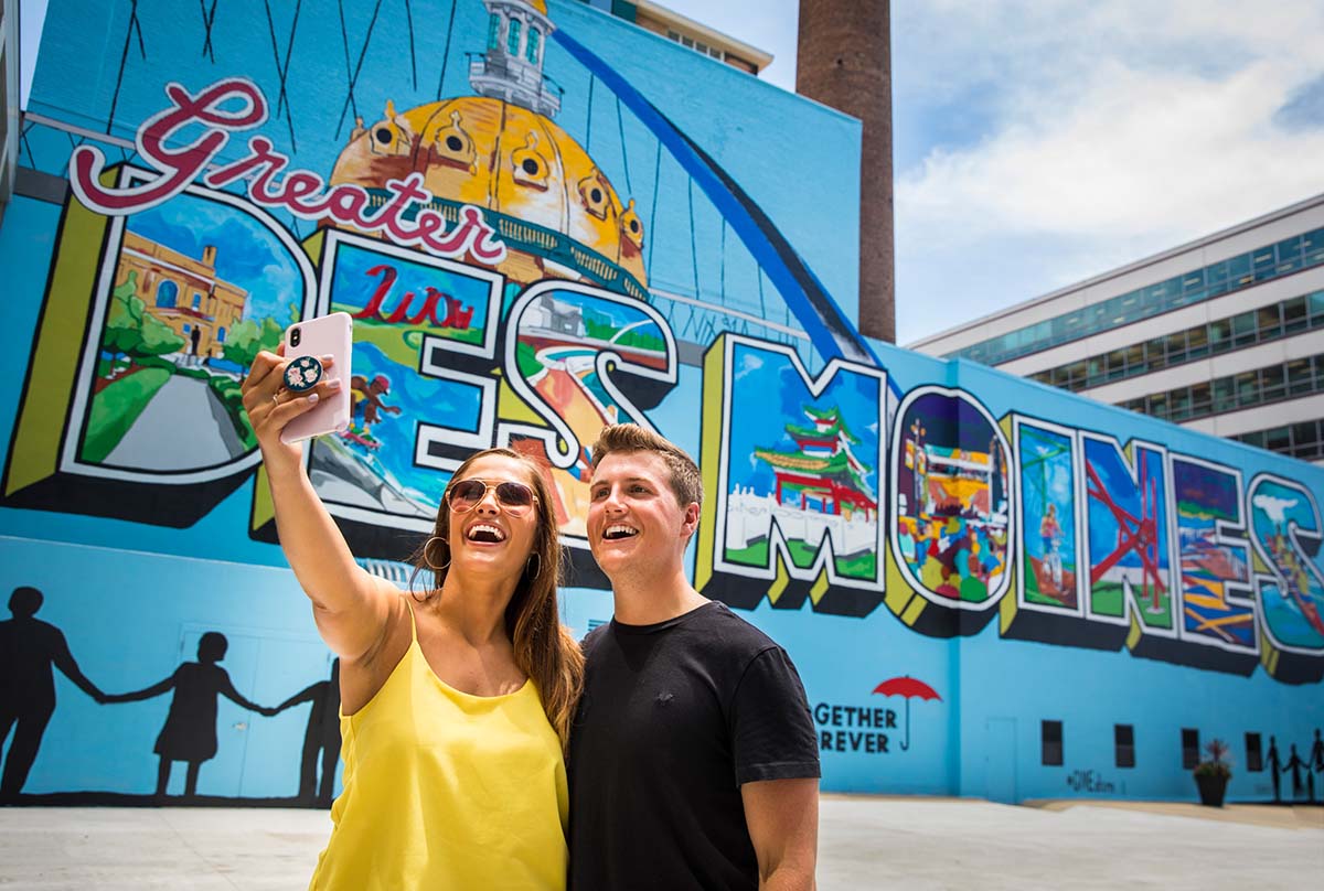Couple Taking Seflie by Des Moines Mural